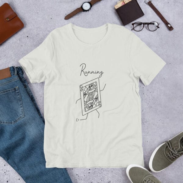 Unisex t-shirt in silver with a queen playing card in black running